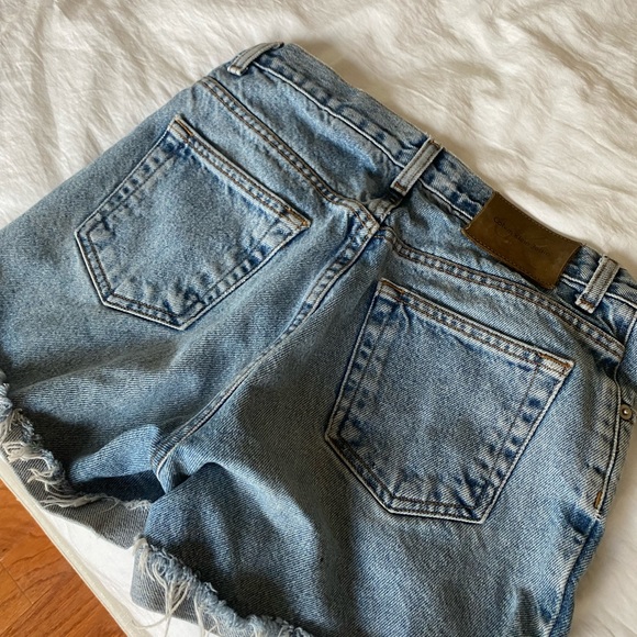 Calvin Klein Vintage Jean Shorts - size 4 - Picture 2 of 4